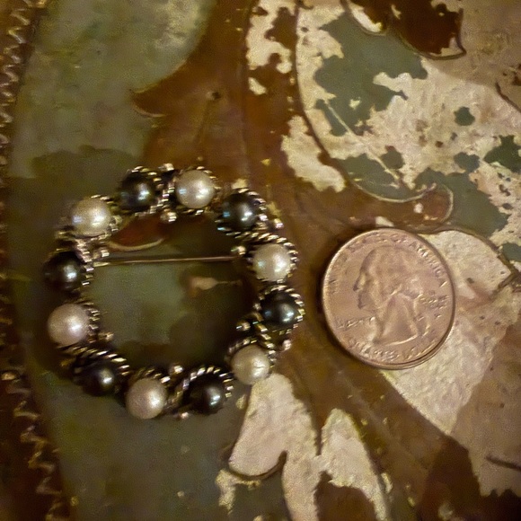 Vintage Avon Silver and Black Pearl Wreath Brooch “Eclipse” Pin 1970’s - Picture 5 of 10